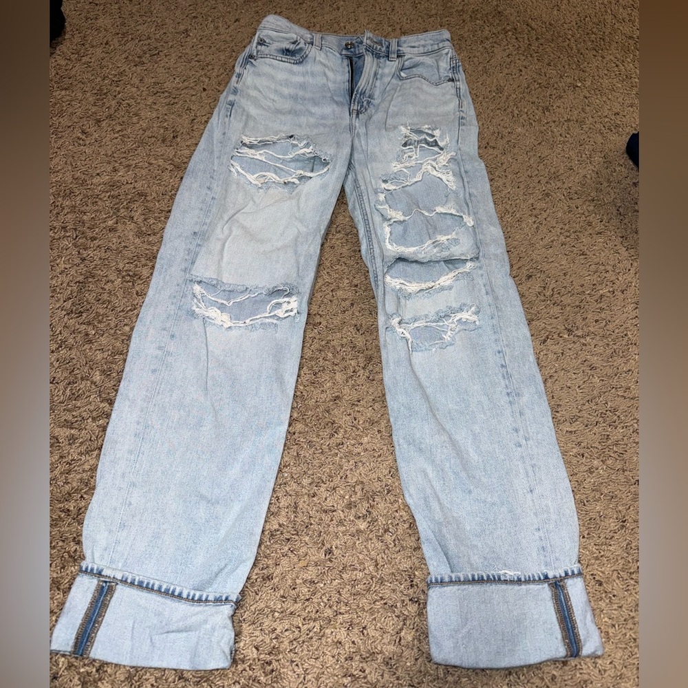 American eagle women’s Distressed Light Blue Jeans